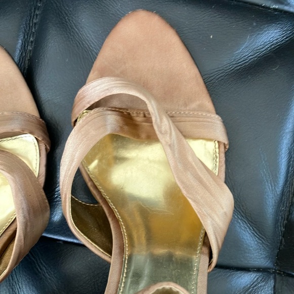 Women’s size 9 Le Château Chic shiny tan golden Stiletto Heels with Ankle Strap - Picture 8 of 16